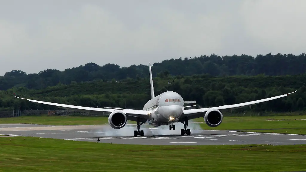 2012-07-09T155932Z-01-LON117-RTRMDNP-3-AIRSHOW-JPG4673666044444121645