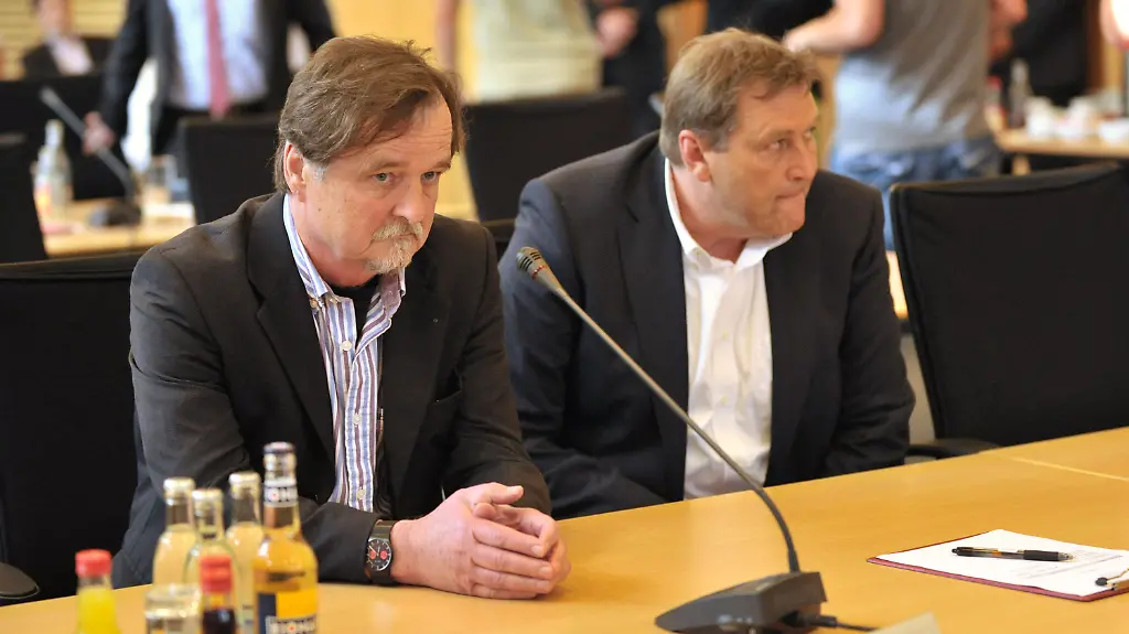 35tu5743-jpg8227366045975149300