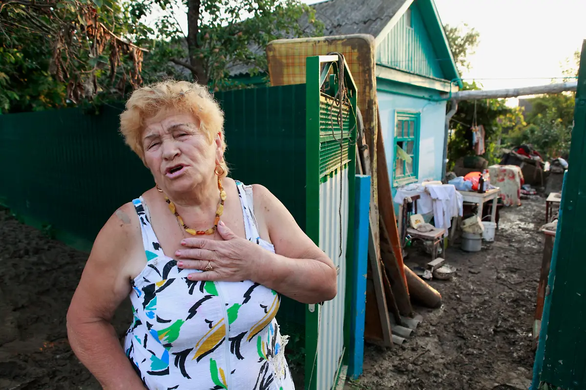 2012-07-08T193448Z-01-KRY41-RTRMDNP-3-RUSSIA-FLOODS-JPG1046916657577214482
