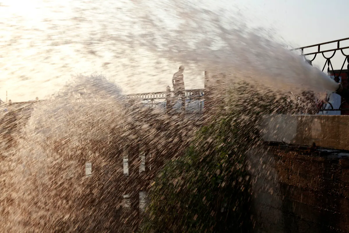 2012-07-08T194422Z-01-KRE43-RTRMDNP-3-RUSSIA-FLOODS-JPG5584846253991364888