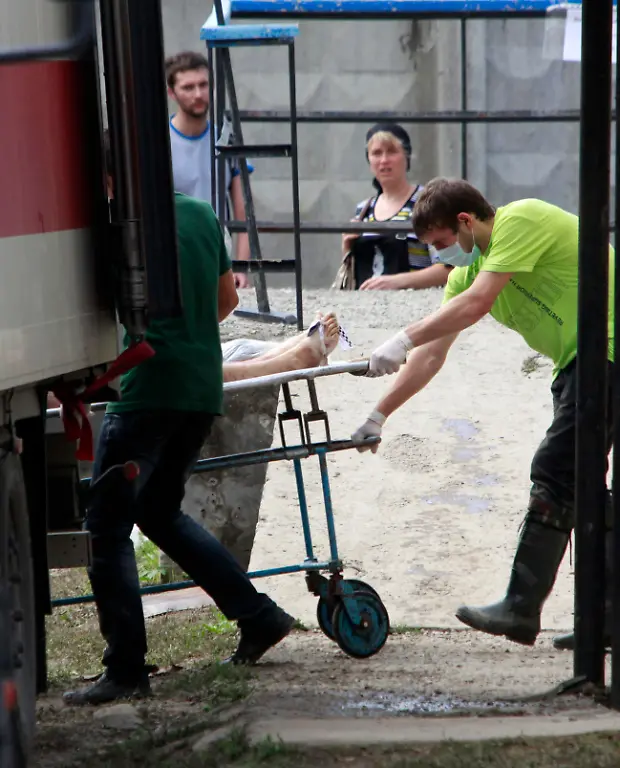 2012-07-08T065545Z-01-KRY02-RTRMDNP-3-RUSSIA-FLOODS-JPG7762099304812363672