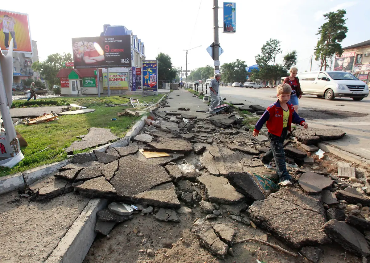 2012-07-08T080412Z-01-KRY18-RTRMDNP-3-RUSSIA-FLOODS-JPG4018998890513115934
