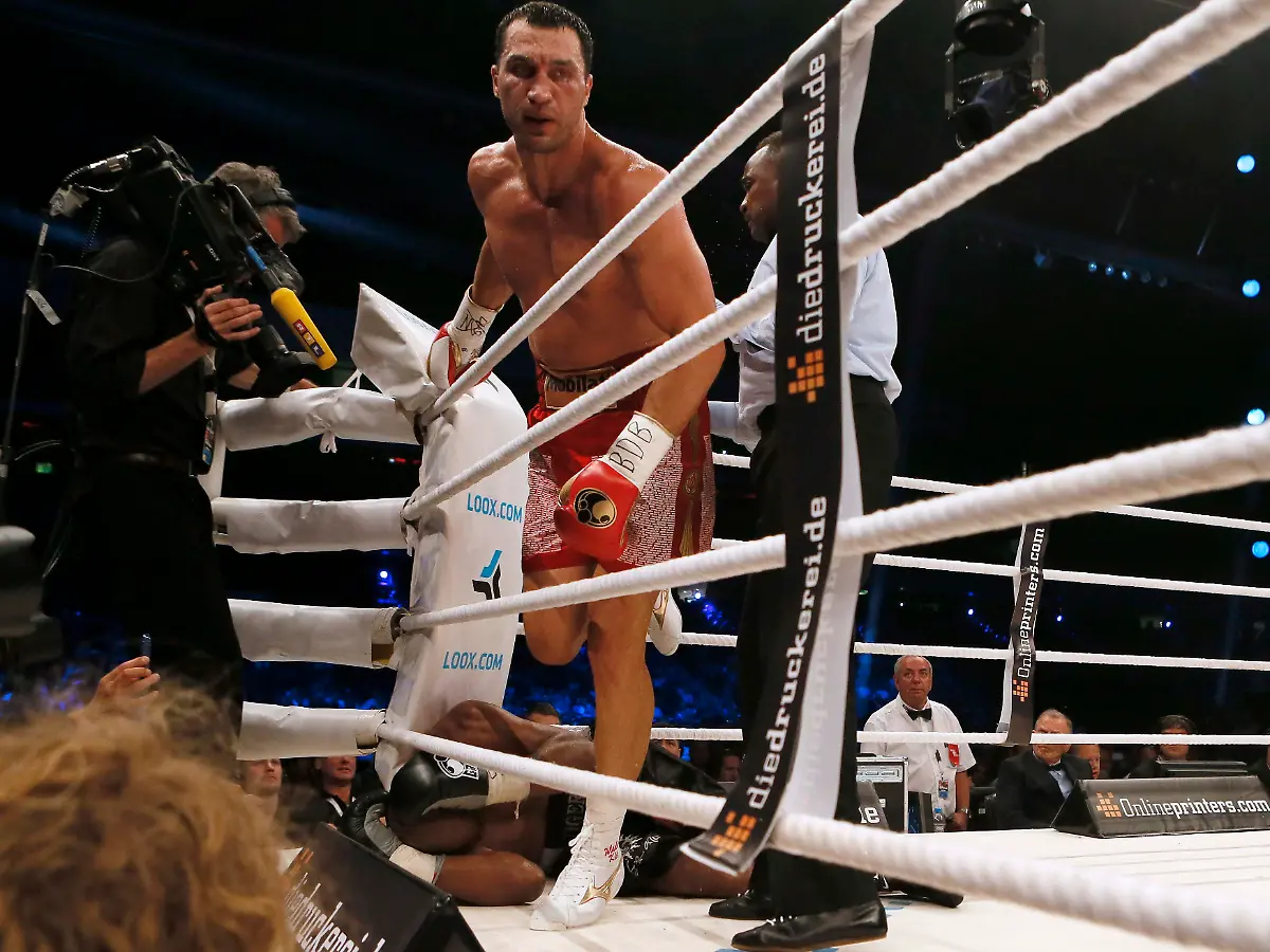 2012-07-07T215119Z-01-DBA12-RTRMDNP-3-BOXING-JPG6544181893511979682