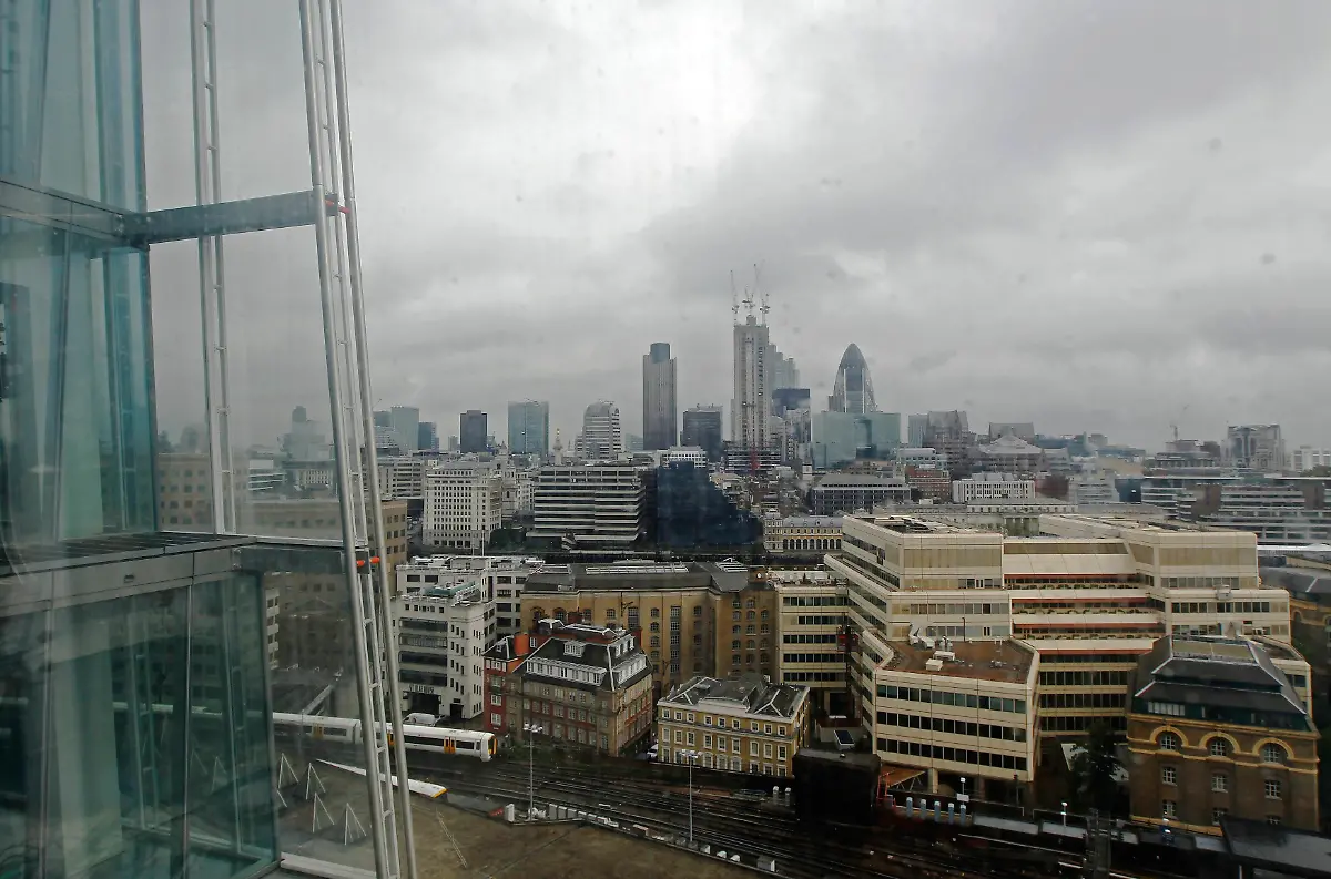 2012-07-04T202648Z-01-LON123-RTRMDNP-3-BRITAIN-SHARD-JPG6419472415952494442