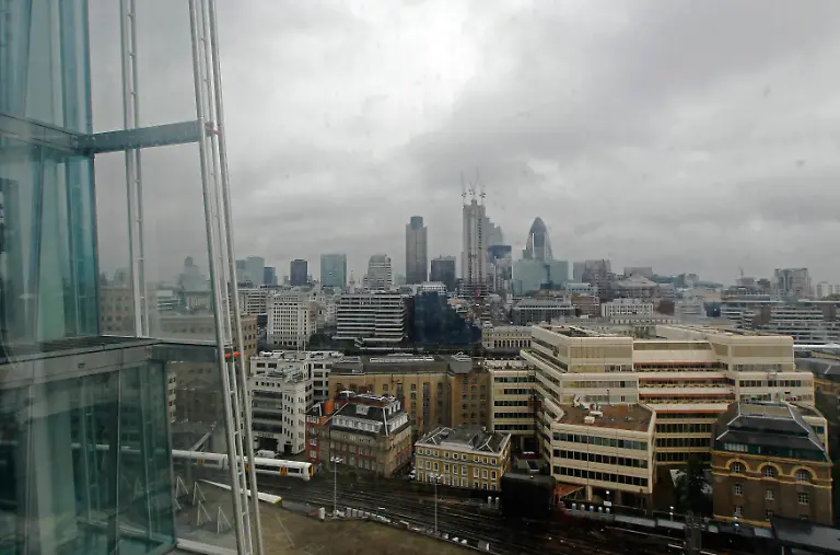 2012-07-04T202648Z-01-LON123-RTRMDNP-3-BRITAIN-SHARD-JPG6419472415952494442