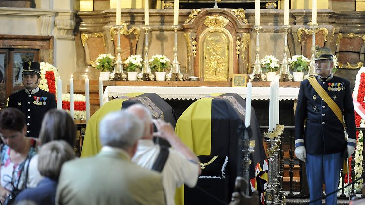 Die Särge mit den Leichen von Otto von Habsburg und seiner Frau Regina in der Kapuzinergruft in Wien - die Bestattung wird am 16. Juli sein. Das Herz Habsburgs soll nach Familientradition in Ungarn beigesetzt werden.