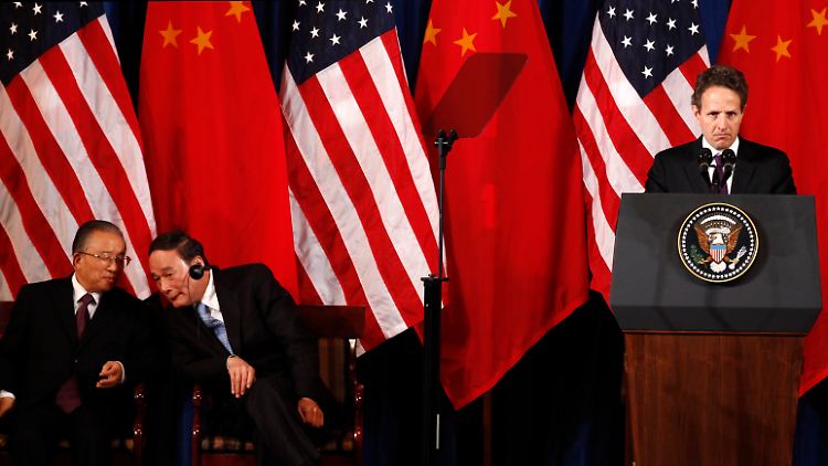 Spürt den Druck der Gläubiger: US-Finanzminister Timothy Geithner (rechts, Archivbild).