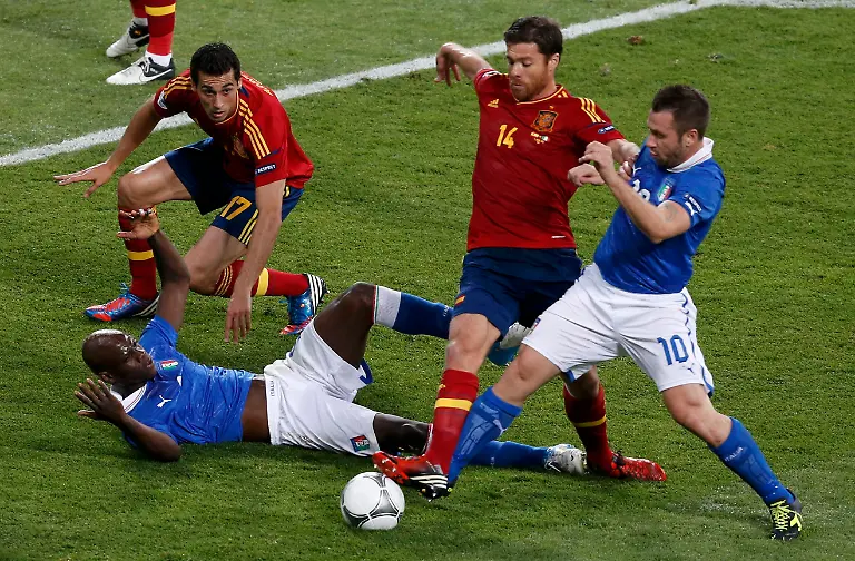 2012-07-01T200656Z-01-INK23-RTRMDNP-3-SOCCER-EURO-JPG7568297956201000837