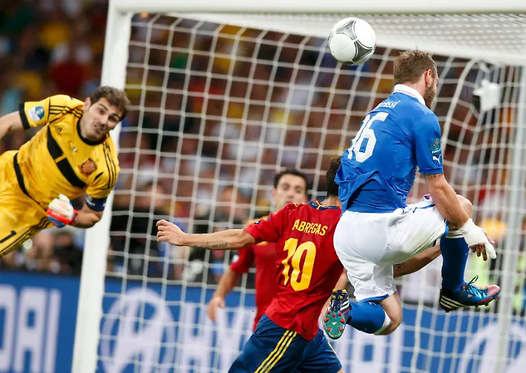 2012-07-01T200306Z-01-CVI363-RTRMDNP-3-SOCCER-EURO-JPG3067698522691749201