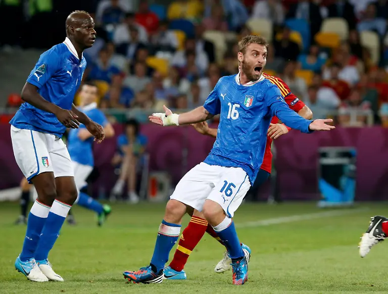 2012-07-01T202837Z-01-STN135-RTRMDNP-3-SOCCER-EURO-JPG7757224022786939645