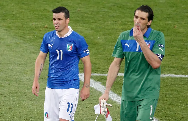 2012-07-01T210559Z-01-IMP50-RTRMDNP-3-SOCCER-EURO-JPG8482408356448098711