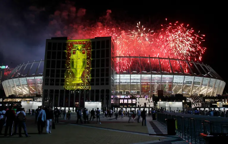 2012-07-01T212406Z-01-GAR402-RTRMDNP-3-SOCCER-EURO-JPG163789834231106141