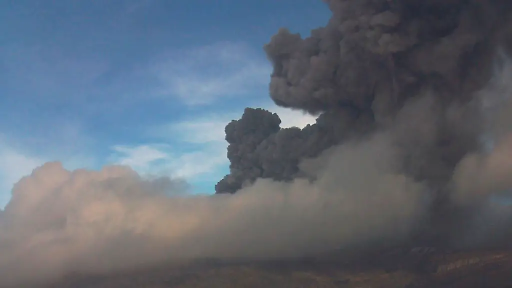 2012-07-01T035345Z-01-COL04R-RTRMDNP-3-COLOMBIA-VOLCANO-JPG7125891296352522056