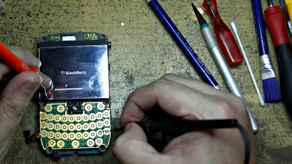 2012-06-24T153642Z-01-SIN201-RTRMDNP-3-RIM-SPLIT-JPG3771670104379440056