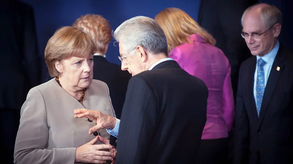 2012-06-28T165219Z-01-TPE06-RTRMDNP-3-EU-SUMMIT-JPG6903367483166318943