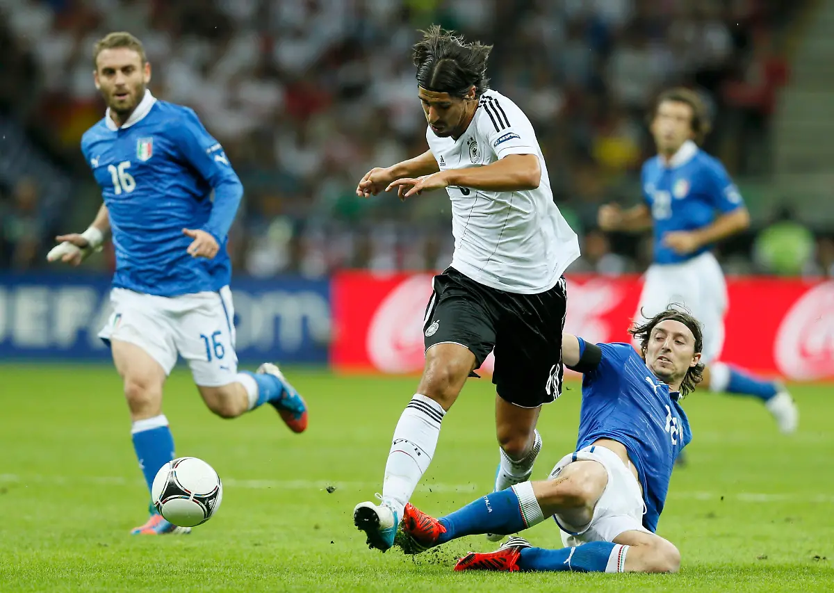 2012-06-28T192938Z-01-INK24-RTRMDNP-3-SOCCER-EURO-JPG4962380616142297585