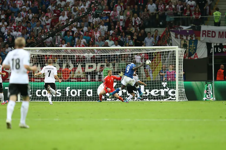 DI30735-20120628-jpg5735848127128324416