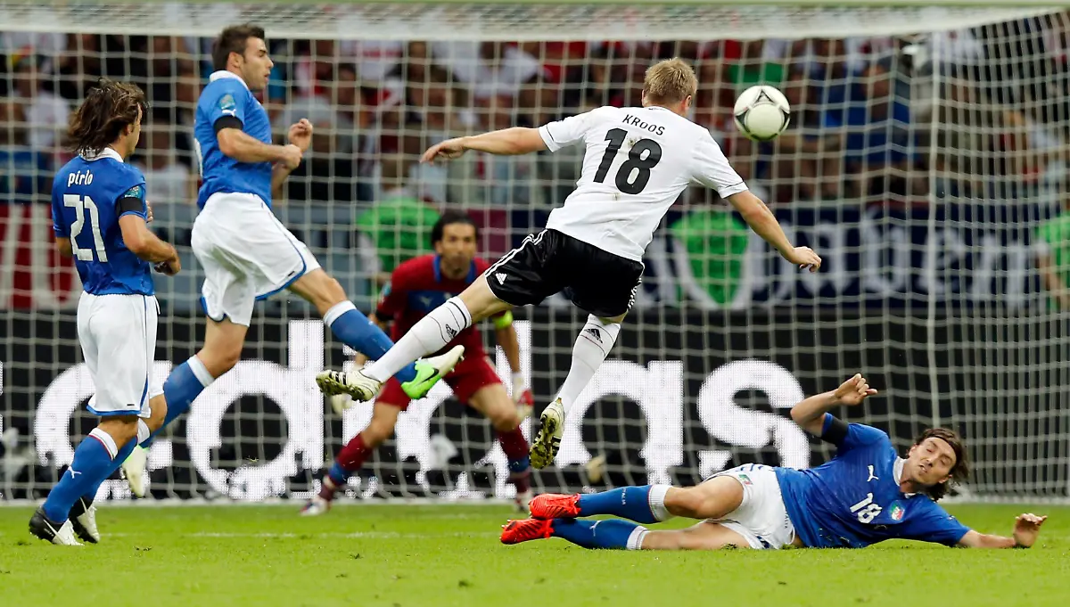 2012-06-28T192458Z-01-MDA34-RTRMDNP-3-SOCCER-EURO-JPG373760331412191894