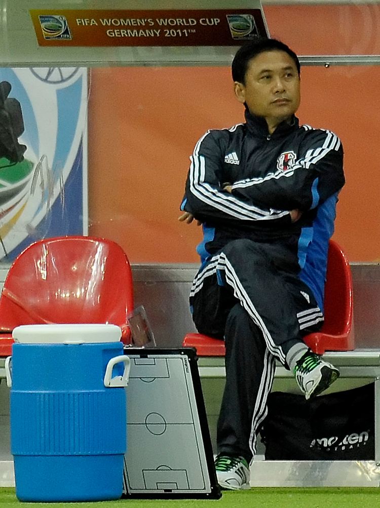 Tiefenentspannt: Japans Trainer Norio Sasaki wirkt während der Spiele unerschütterlich.