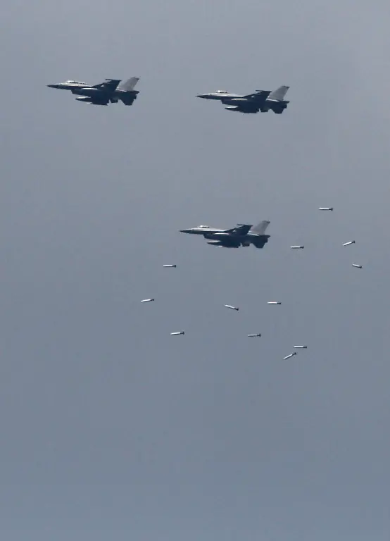 2012-06-22T034809Z-01-SEO256-RTRMDNP-3-KOREA-JPG6833331693334294148