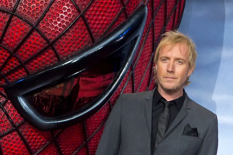 2012-06-20T182647Z-01-TPE30-RTRMDNP-3-GERMANY-JPG8932103575493929983