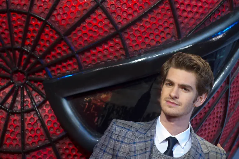 2012-06-20T180352Z-01-TPE23-RTRMDNP-3-GERMANY-JPG2524089708268039964