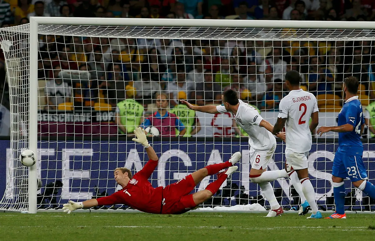 2012-06-24T205636Z-01-DZL50-RTRMDNP-3-SOCCER-EURO-JPG2226115593997159634