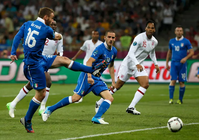 2012-06-24T195710Z-01-DZL25-RTRMDNP-3-SOCCER-EURO-JPG940811884876186663