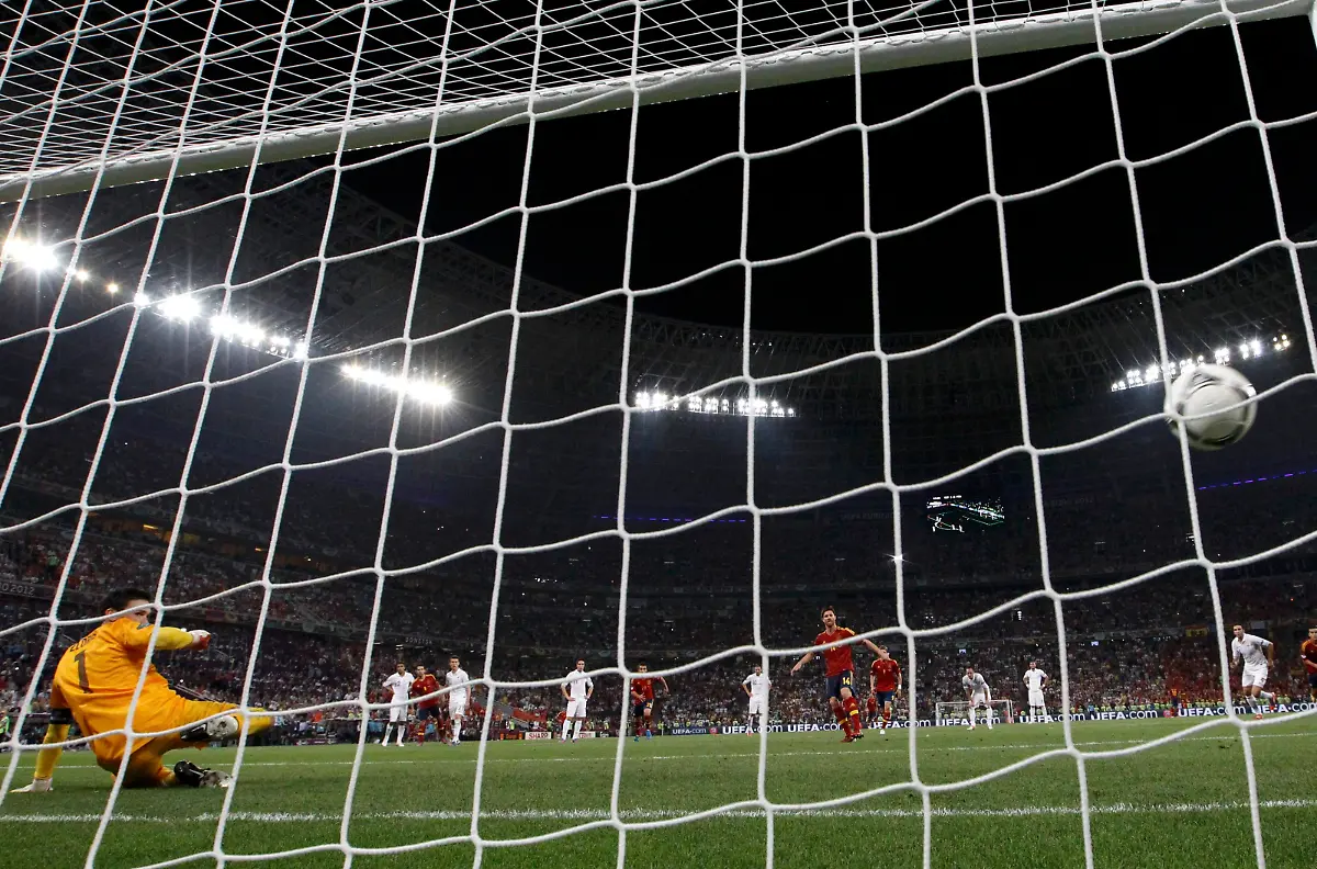 2012-06-23T211113Z-01-ZIG857-RTRMDNP-3-SOCCER-EURO-JPG7322084355079157822