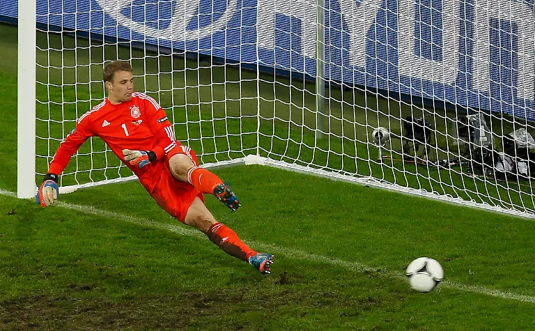 2012-06-22T205337Z-01-STN173-RTRMDNP-3-SOCCER-EURO-JPG5552903589971581321