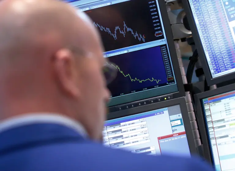 2012-06-21T212123Z-01-NYK510-RTRMDNP-3-MARKETS-STOCKS-JPG1395081097177422962