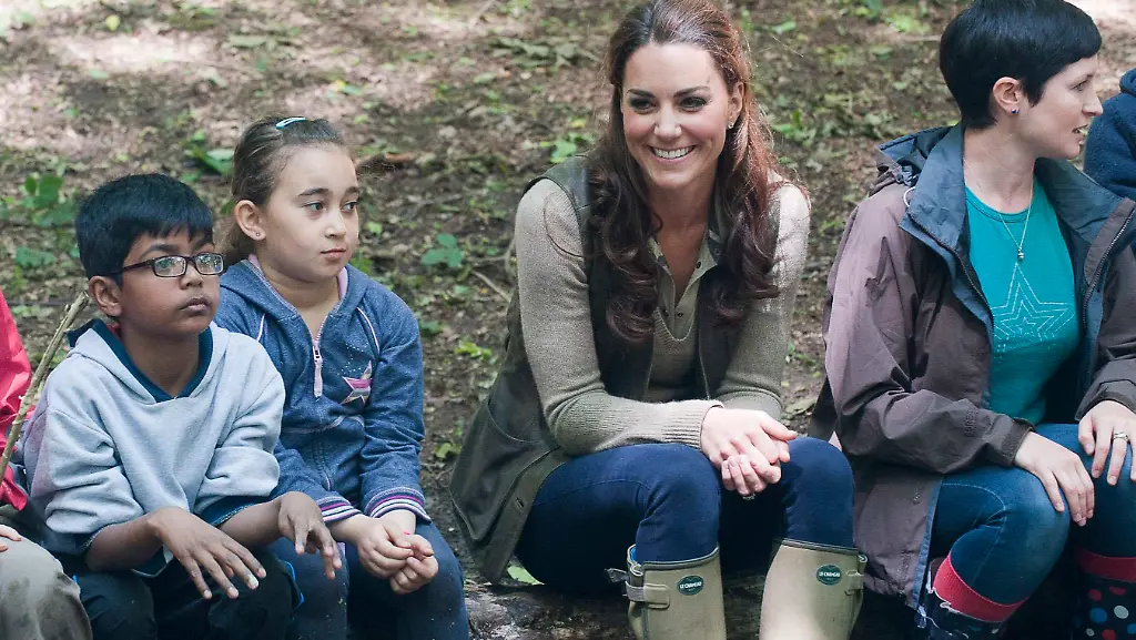 2012-06-17T135309Z-01-LON012-RTRMDNP-3-BRITAIN-JPG3841856832833536343