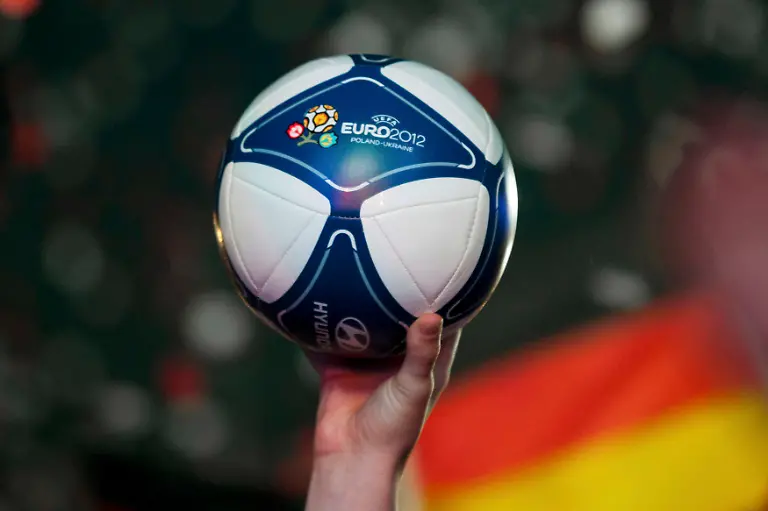 2012-06-17T210020Z-01-AA111-RTRMDNP-3-SOCCER-EURO-JPG8346517964374959315