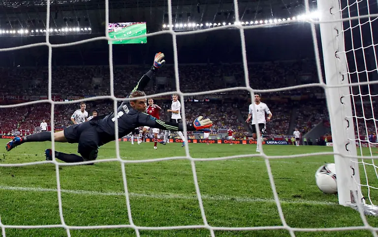 2012-06-17T195949Z-01-MDJ37-RTRMDNP-3-SOCCER-EURO-JPG9084837711812979063