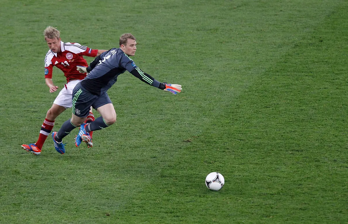 2012-06-17T204456Z-01-CVI258-RTRMDNP-3-SOCCER-EURO-JPG5723182051479781656