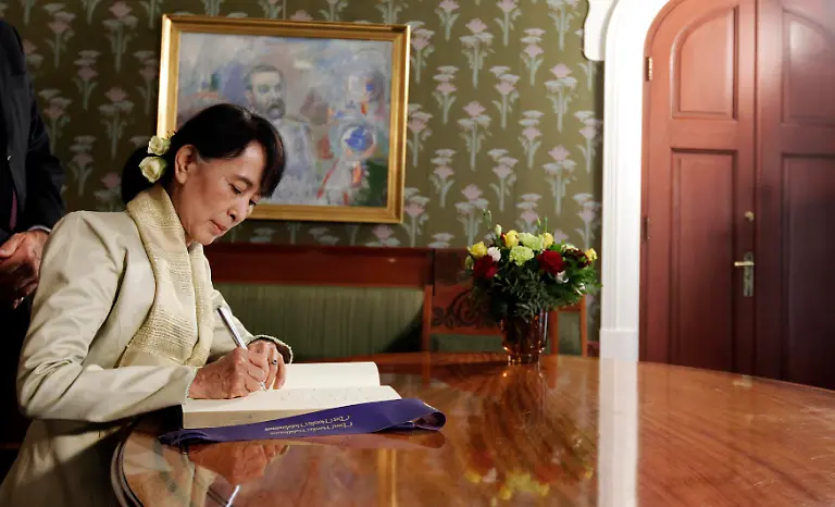 2012-06-16T084804Z-01-CMN05-RTRMDNP-3-MYANMAR-SUUKYI-JPG6500019553566397039