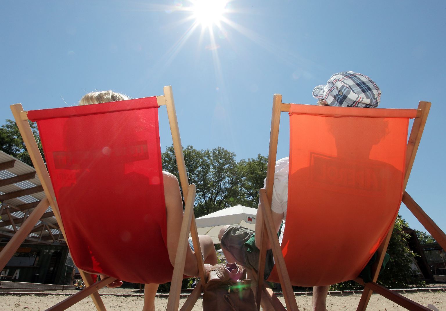 Die Welt ist nicht gerecht: Während die Norddeutschen in den vergangenen Tagen - wie hier in Hamburg - die Sonne genossen, ...
