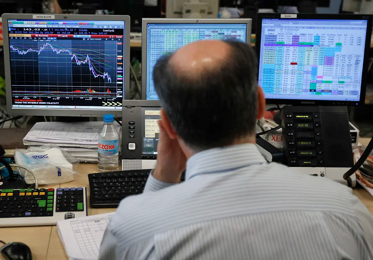 2012-06-07T104519Z-01-ACO07-RTRMDNP-3-MARKETS-FOREX-EURO-JPG3522833796688261238