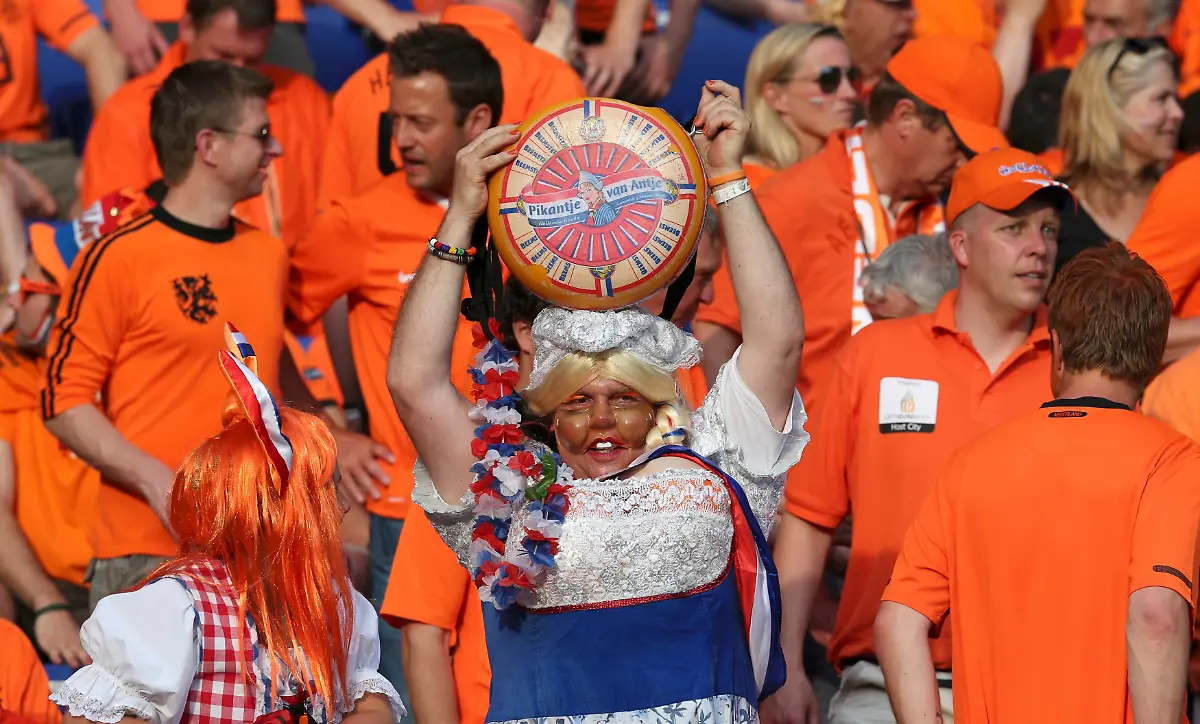 2012-06-09T162527Z-01-IMP02-RTRMDNP-3-SOCCER-EURO-JPG489157741196084501