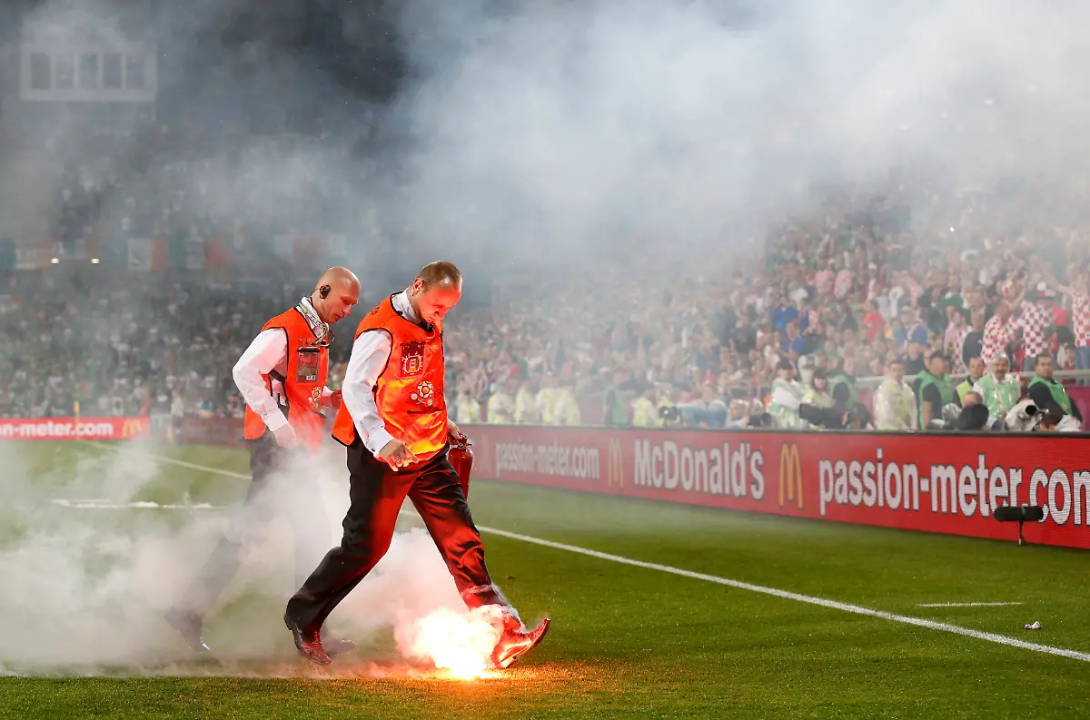 2012-06-10T195101Z-01-DZL80-RTRMDNP-3-SOCCER-EURO-JPG8775134286372031716