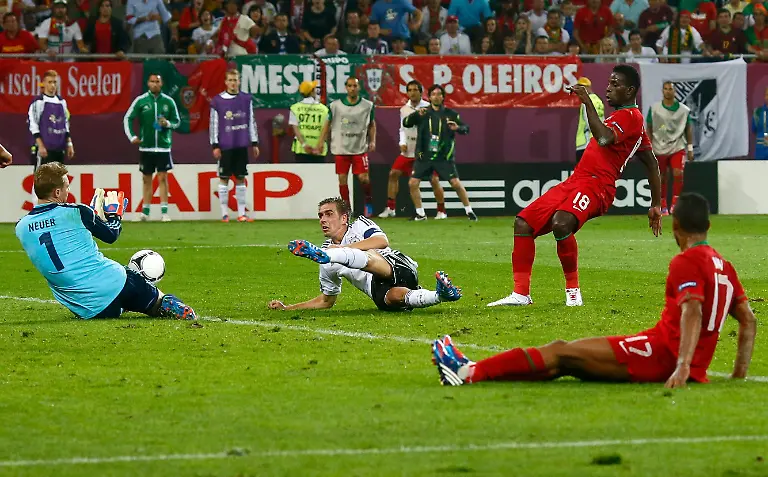 2012-06-09T204201Z-01-INK61-RTRMDNP-3-SOCCER-EURO-JPG2782665000407858410