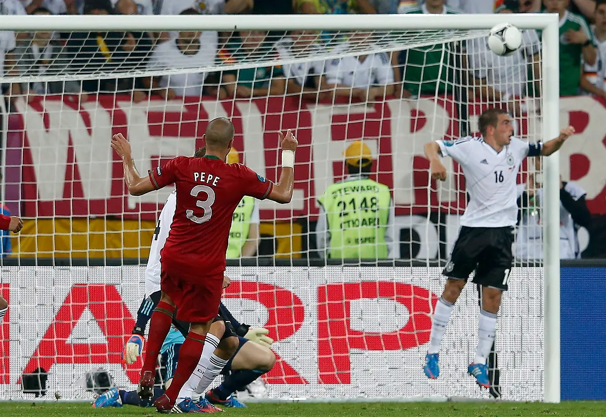 2012-06-09T194025Z-01-STN148-RTRMDNP-3-SOCCER-EURO-JPG3524571448846288084