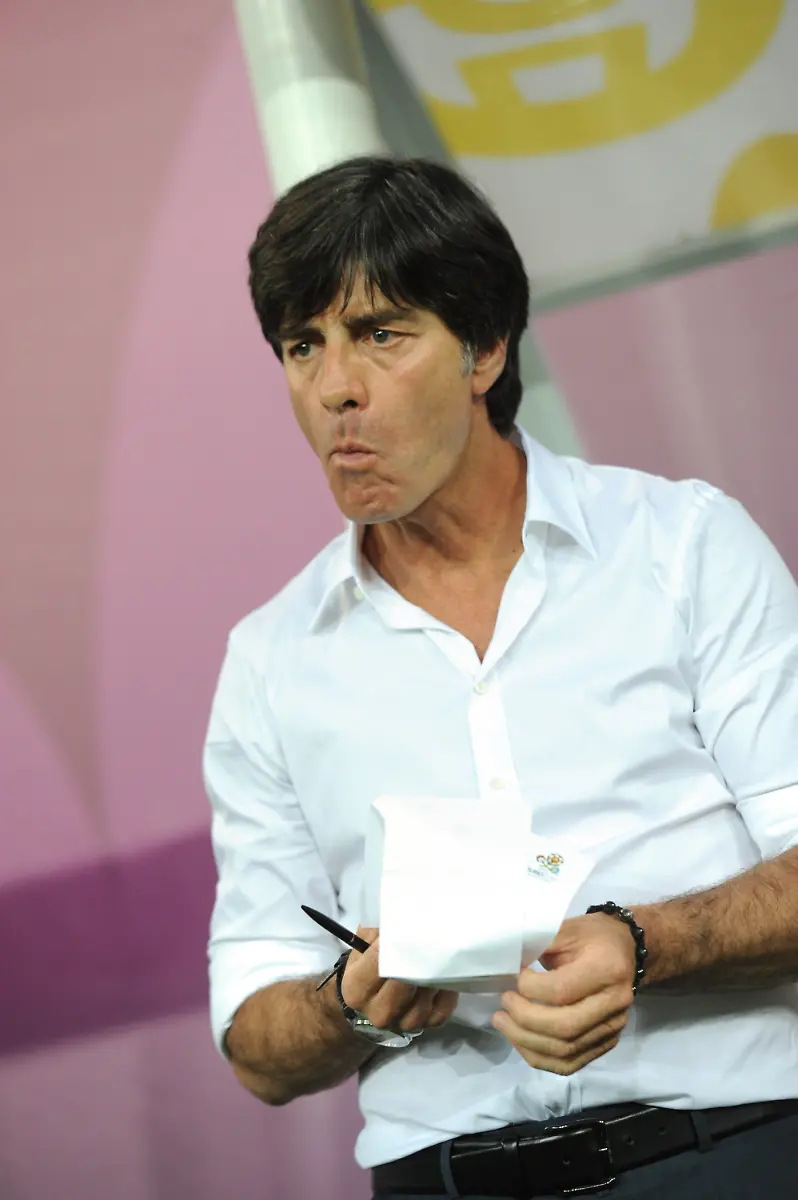 35990103-jpg2718379649644455459