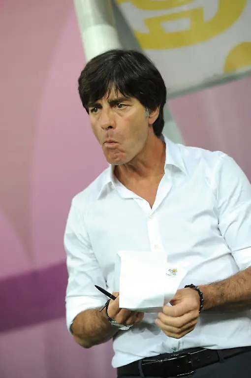 35990103-jpg2718379649644455459