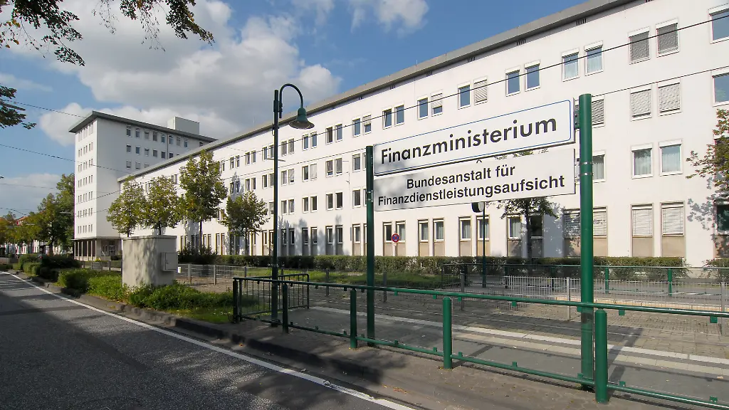 DI10015-20120605-jpg4231404702952462325