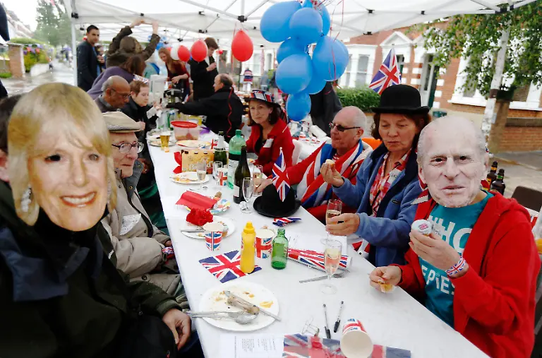 2012-06-04T164121Z-01-LON102-RTRMDNP-3-BRITAIN-QUEEN-JPG4269845915202669928