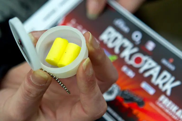 35545047-jpg1182396458664350188