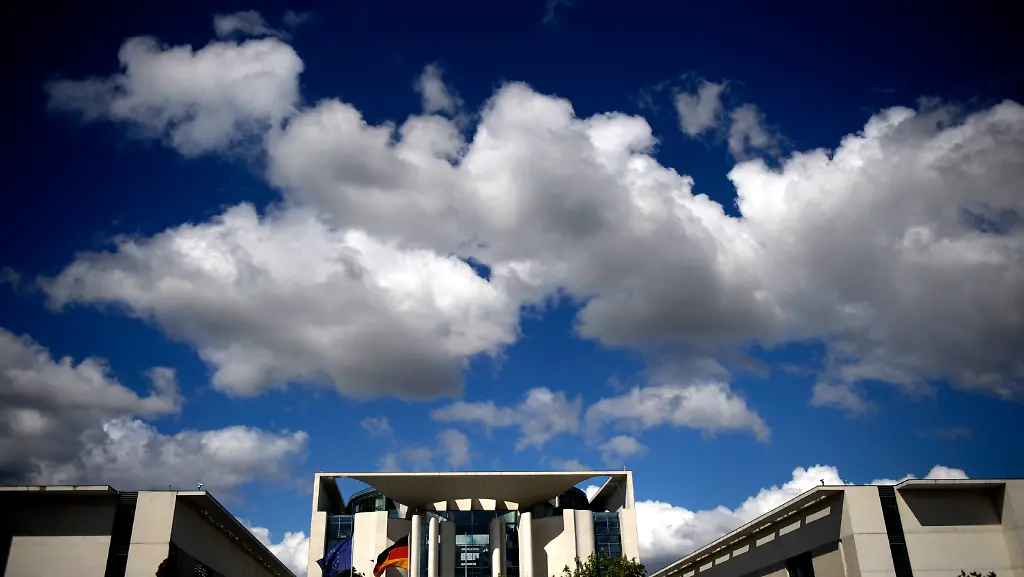 DI30007-20120604-jpg7429891622841389255