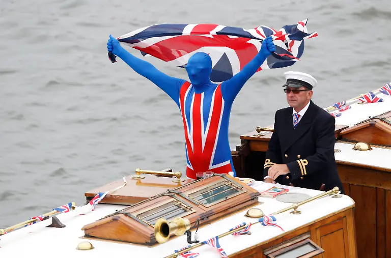 2012-06-03T170036Z-01-AWI05-RTRMDNP-3-BRITAIN-QUEEN-JPG4530003576653903641