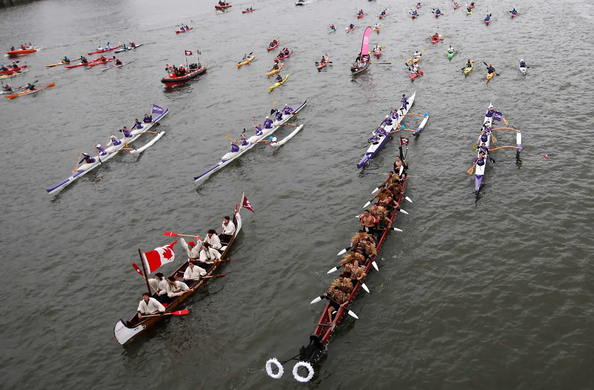 2012-06-03T173344Z-01-AWI02-RTRMDNP-3-BRITAIN-QUEEN-JPG7083354643608481018